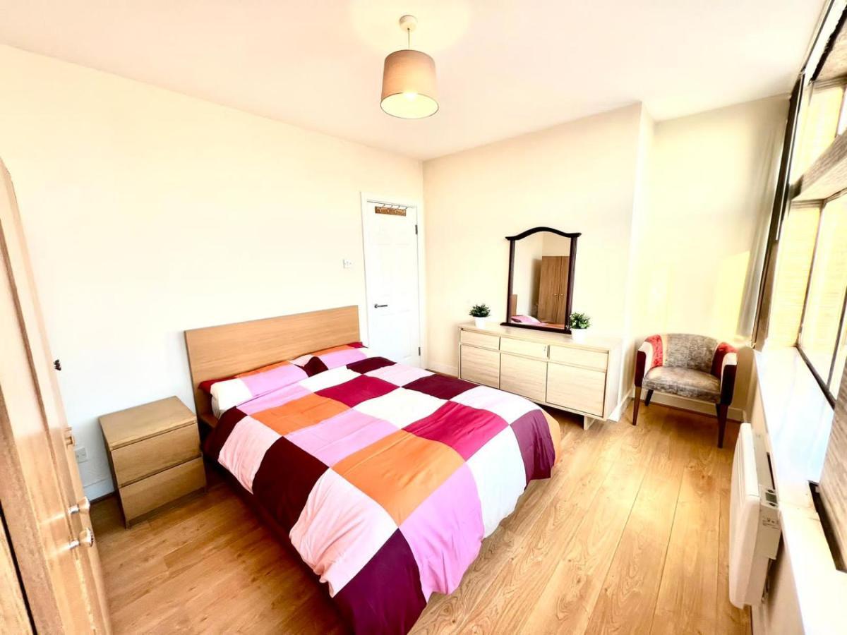 Two Bedroom With Kitchen Facility Apartment Manchester